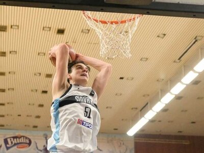 Špekulovalo sa, kde bude pokračovať v novej sezóne Maroš Golian. Veľký talent slovenského basketbalu ostáva napokon v Inter Baskete a bude jeho lídrom v novej extraligovej sezóne. Informovala o tom s