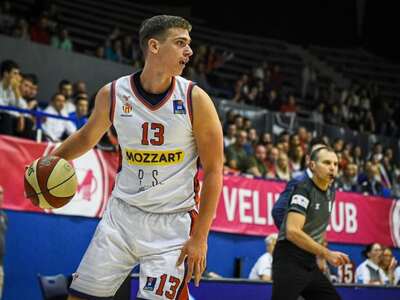 Káder Levických Patriotov vystuží v podkošovom priestore 25-ročný Čiernohorec Bojan Tomaševič. Dvesto jeden centimetrov vysoký Tomaševič prichádza do Levíc z maďarského tímu Duna Aszfalt Kecskemet