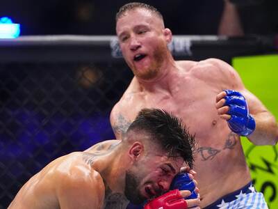 Prvé kolo bolo mimoriadne vyrovnané. Gaethje úspešne rozkopával Topuriovu prednú nohu tvrdými kopmi. Topuria kontroval väčšou dynamikou, no už po úvodných piatich minútach bolo vidieť, že na jeho tvá