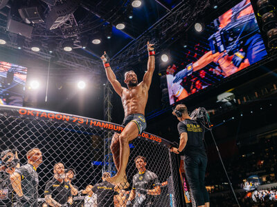 Buchinger patrí medzi najúspešnejších slovenských bojovníkov všetkých čias. Tituly na európskej aj svetovej scéne, roky v špičkových organizáciách a charakteristický dominantný boj na zemi. V boxe sa