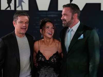 Matt Damon (55) patrí medzi obľúbené hollywoodske hviezdy, no keď príde na červený koberec so svojou rodinou, razom je jasné, kto púta pozornosť. Inak tomu nebolo ani pred pár dňami v Mexiku, kde jeho dlhoročný kamarát Ben Affleck (53) predstavoval svoj nový film Animals. Po Damonovom boku nechýbala jeho krásna žena Luciana a ich vydarené dcéry.