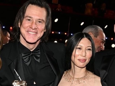 Je z neho ženáč! Legendárny herec Jim Carrey (64) má vo svojom živote krásne novinky. Ako vyšlo najavo, v tajnosti sa oženil. Jeho vyvolenou sa stala dlhoročná partnerka Min Ah, s ktorou si povedal svoje "áno" počas komorného obradu v Los Angeles. Herec svoju lásku predstavil svetu len nedávno.