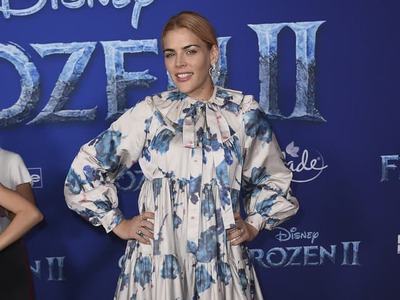 Má za sebou veľmi náročné obdobie! Hollywoodska herečka Busy Philipps (47) otvorene prehovorila o vážnych zdravotných problémoch, ktoré musela začiatkom tohto roka riešiť. Lekári jej totiž diagnostikovali zriedkavý zhubný nádor na mozgu.
