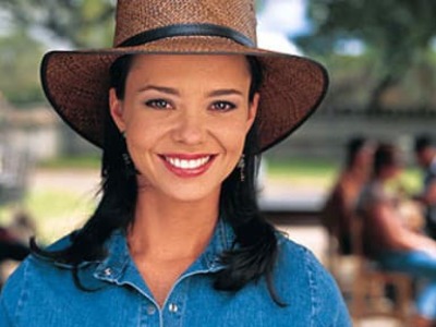 Svojho času sa na našich televíznych obrazovkách tešila veľkej popularite aj telenovela Skrytá vášeň. S ňou je neodmysliteľne spätá napríklad i kolumbijská herečka Natasha Klauss, ktorá práve dnes oslavuje svoje 51. narodeniny. Hoci pribúdajúci vek neskryje, stále je to kočka. Pozrite!