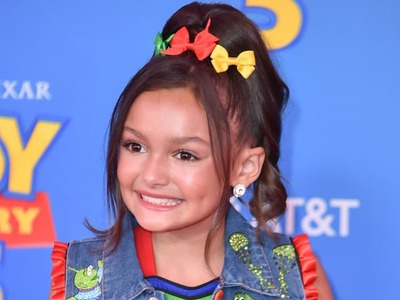 Medzi hviezdami priam žiarila! V utorok sa konala slávnostná premiéra animovaného filmu Toy Story 5, ktorej sa zúčastnili viaceré zvučné mená. Pozornosť si však na červenom koberci uchmatla aj len 8-ročná detská herečka Scarlett Spears. Pozrite sa, aký originálny outfit mala na sebe!