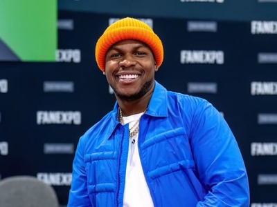 Herec John Boyega (34), ktorý sa preslávil účinkovaním vo filmovej ságe Star Wars, poriadne prekvapil svojich fanúšikov. A to hneď dvojnásobne! V jeho súkromí sa totiž dejú krásne novinky.