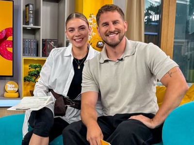 Pribúdajúce roky jej prospeli! Zrejme mnohí muži nám dajú za pravdu, že Simona Ondrušková patrí medzi najkrajšie markizácke moderátorky. Pekné črty tváre, bujná hriva a sexi znamienko pri perách tvoria zaujímavú kombináciu. Pozrite sa, ako vyzerala v čase dospievania!