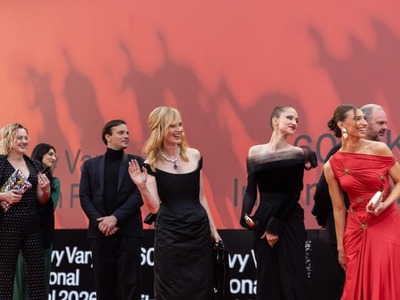 Vyzerala fantasticky! Prestížneho filmového festivalu v Karlových Varoch sa zúčastnili aj viaceré herecké hviezdy zo Slovenska. Medzi nimi napríklad Eva Mores (33), ktorá tam spolu s kolegami a tvorcami predstavila filmovú novinku s názvom Prameň. Pozrite, ako jej to na červenom koberci svedčalo!