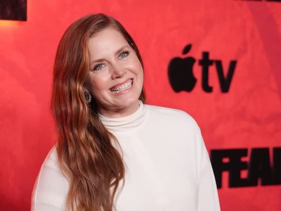 O tej budeme ešte veľa počuť! Zrejme mnohí nám dajú za pravdu, že herečka Amy Adams (51) je krásna žena. Potvrdila to aj na nedávnej premiére seriálu Cape Fear, kde jej robili spoločnosť jej najbližší – manžel Darren Le Gallo a ich 16-ročná dcéra Aviana. Práve ona na seba strhla značnú pozornosť. Nuž, nečudo!