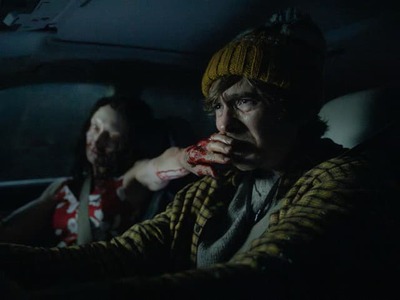 Máloktorá značka v histórii popkultúry zanechala takú hlbokú stopu ako Resident Evil. S viac než 213 miliónmi predaných hier a filmovou ságou, ktorá celosvetovo zarobila vyše 1,2 miliardy dolárov, definovala zážitok zo strachu pre celé generácie. Keď sa však uznávaný producent Robert Kulzer, ktorý sériu sprevádza už tri desaťročia, stretol s vizionárskym režisérom Zachom Creggerom, bolo jasné, že je čas na radikálny krok vpred.