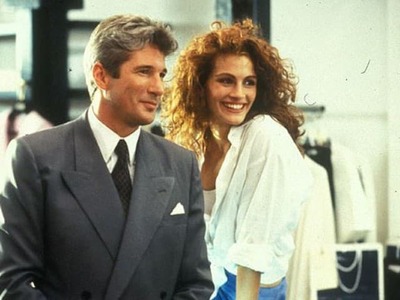 Herečka Julia Roberts práve dnes - 28. októbra oslavuje svoje 59. narodeniny. Nuž, a to je ideálna príležitosť pripomenúť si jej najslávnejší film Pretty Woman. Romantický hit z roku 1990, v ktorom sa herečka objavuje po boku svojho slávneho kolegu Richarda Gerea (77), pozná snáď každý… a rovnako tak aj outfity, ktoré sa vo filme objavujú. Tu sú prekvapivé príbehy niektorých z nich.