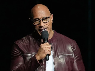 Prežil najhoršie hodiny svojho života! Slávny herec Dwayne "The Rock" Johnson (54) si naplno uvedomuje krehkosť života. Priviedla ho k tomu vlastná skúsenosť, keď si počas sprchovania nahmatal podozrivú hrčku v intímnych partiách. Jeho strach a obavy z rakoviny boli pochopiteľne veľké.