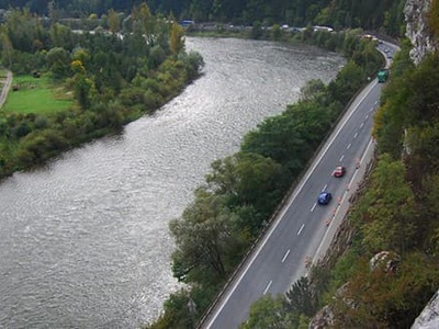SSC od stredy 12. augusta začína s kontrolou dynamických bariér na ceste I/18 pod Strečnom. V sobotu opravia výtlky.