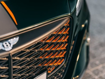 Benetley Batur Convertible od karosárskej dielne Bentley - Mulliner absolvoval oficiálnu premiéru pred vybranými zrakmi vybranej verejnosti.