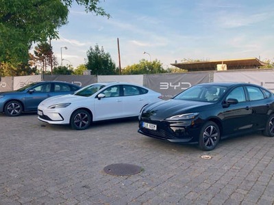 BYD splnil svoj sľub a na náš trh priviedol už štvrtý model. Predstavil ho počas prebiehajúcich Majstrovstiev Európy vo futbale U21, ktorých je sponzorom.