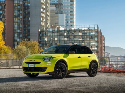 Fiat predstavil športovo ladenú verziu svojho crossoveru menom Fiat 600. Model môže byť hybridný i elektrický.