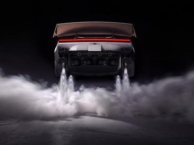 Tesla Roadster je prvý sériovo vyrábaný model značky Tesla, ktorý stál na úplnom začiatku tejto značky. Vtedy to však bol len prerobený Lotus s elektrickými vnútornosťami. Druhá generácia bola ohlásená v roku 2017, no nakoniec sa nikdy nedostala do sériovej výroby. Teraz je tu druhá generácia druhej generácie, no pokojne by to mohla byť aj tretia generácia. Po deviatich rokoch od ohlásenia modelu Roadster prichádza nový Roadster, ktorý má byť posledným vodičským autom značky Tesla vôbec. To znamená, že Roadster má byť jedného dňa v blízko-ďalekej budúcnosti jediné auto Tesly, ktoré sa bude dať reálne šoférovať ručne.
