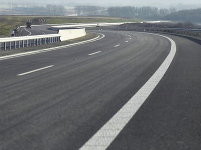 Národná diaľničná spoločnosť (NDS) ukončila práce na viacerých mostoch na diaľnici D1 v regióne Liptova. Výmena zvodidiel je súčasťou dlhodobej starostlivosti diaľničiarov o mosty na úseku Ivachnová - Važec, kde postupne obnovujú bezpečnostné prvky a ďalšie súčasti mostných konštrukcií. TASR o tom v stredu informoval odbor mediálnej komunikácie NDS.