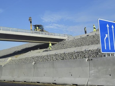 Regionálny úrad pre územné plánovanie a výstavbu v Žiline rozhodol vo štvrtok (8. 10.) o umiestnení stavby diaľničného úseku D1 Turany - Hubová. Ako v piatok informovala hovorkyňa Ministerstva dopravy SR Petra Poláčiková, aktuálne plynie lehota potrebná na nadobudnutie právoplatnosti rozhodnutia.