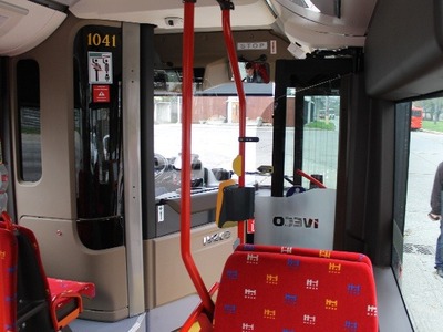 Bratislava 26. septembra (TASR) - Dopravnému podniku Bratislava (DPB) sa od januára do konca augusta v porovnaní s rovnakým obdobím minulého roka zvýšili náklady na naftu približne o 11 percent, čo predstavuje zhruba milión eur. Rast cien pohonných látok však podľa podniku automaticky neznamená zdraženie cestovného. Pre TASR to uviedol hovorca DPB Jozef Vozár.