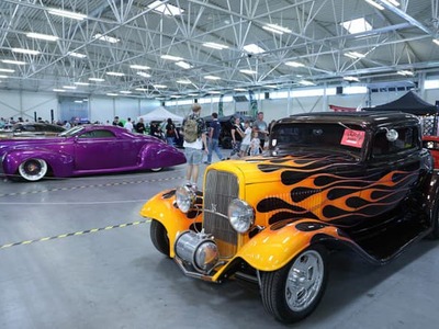 Pozrite si našu megagalériu z mega podujatia, ktoré sa dnes a zajtra v nedeľu 20. 9. odohráva v Inchebe v Bratislave. Parádne upravené autá, superšporty, veterány, automobilové novinky a aj hlavná hviezda podujatia. To všetko bolo dnes a bude aj zajtra.
