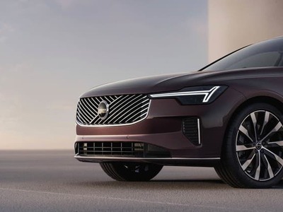 Ako si to zosumarizovať? Každý strašil, že už v roku 2025 budú mať automobilky iba elektrické autá a v roku 2030 už ani nebude po benzíne zdania.
