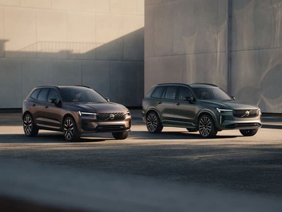 Volvo dnes s veľkou pompou predstavilo dva faceliftované modely, pri ktorých sa zároveň upravila ponuka motorizácií. I keď pri oboch zostáva k dispozícii mild-hybrid, plug-in hybridné riešenia prešli kompletnou revíziou a pôvodné verzie nahradili tzv. long range plug-in hybridy, teda PHEV s predĺženými dojazdmi. Tieto PHEV systémy disponujú masívnymi batériami a dojazdom na nabitie na úrovni 200 km pri XC60 a 160 km pri XC90.