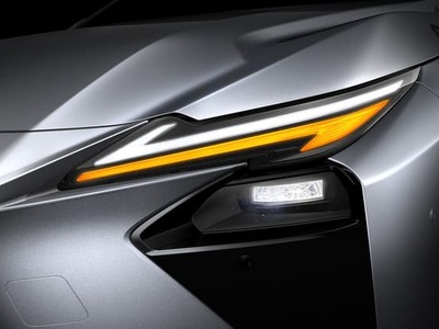 Nová vlajková loď značky Lexus sa volá ES. Deviata generácia je globálna a má špeciálnu ponuku pre západ a východ Európy.