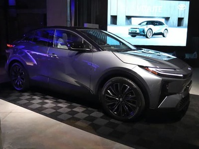 Toyota predstavila odbornej verejnosti svoj nový väčší model C-HR+. Má mať plus v každom ohľade.