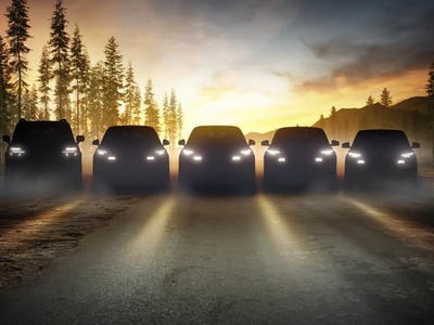 Ford sa po hľadaní identity na európskom trhu pripravuje na výraznú premenu. Americká automobilka predstavila novú stratégiu pre Európu, ktorá zahŕňa sedem nových modelov, rozšírenie ponuky úžitkových vozidiel Ford Pro, nové technológie aj zásadný posun v tom, ako chce značka komunikovať svoju budúcnosť.