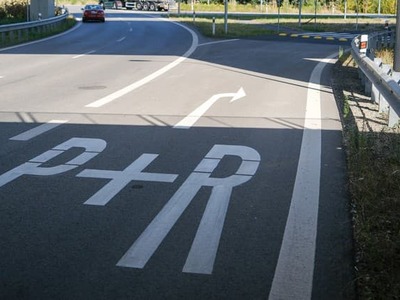 Bezplatné záchytné parkovisko P+R (park and ride) v Tatranskej Lomnici - Eurocamp a kyvadlová autobusová doprava bude dostupná po celý rok.