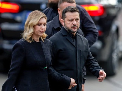 Lietadlo, na ktorého palube sa nachádzal ukrajinský prezident, takmer zasiahol dron. Incident sa odohral v utorok počas odletu z Moldavska do Nórska, kde sa Volodymyr Zelenskyj zúčastnil na pohrebe zosnulého kráľa Haralda V. V stredu to oznámil nórsky premiér Jonas Gahr Störe. Informuje o tom agentúra AFP.