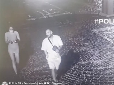 Polícia pátra po dvoch osobách - mužovi a žene, ktorí sa v stredu (8. 7.) vlámali do vinárne na Židovskej ulici v Bratislave. Následne odcudzili odtiaľ hotovosť. Informovala o tom bratislavská krajská polícia na sociálnej sieti, kde zverejnila video s neznámymi páchateľmi.