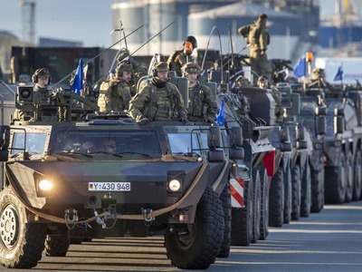 Narušenie vzdušného priestoru členského štátu Severoatlantickej aliancie (NATO) samo o sebe neznamená dôvod na aktiváciu článku päť o kolektívnej obrane. Podstatné by bolo, či by incident predstavoval ozbrojený útok, napríklad cielený útok na aliančné lietadlo alebo územie členského štátu.