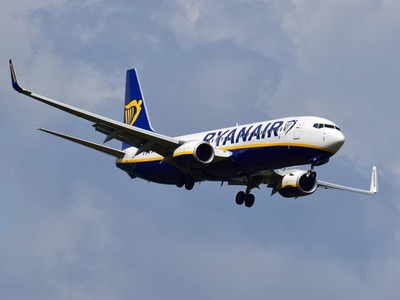 Írsky nízkonákladový dopravca Ryanair čelí vážnemu problému, keď rakúsky súd rozhodol proti letiskovým poplatkom spoločnosti. Konkrétne ide o doplatok za odbavenie batožiny na letisku vo výške 55 eur.