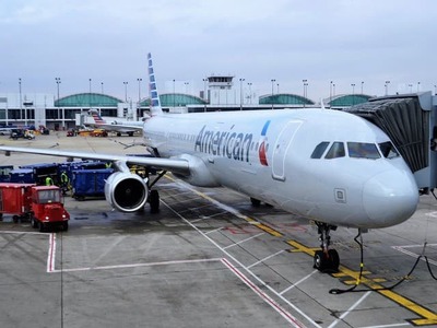 Lietadlo Boeing 787-9 Dreamliner spoločnosti American Airlines na trase z talianskej metropoly Rím do Philadelphie v sobotu núdzovo pristálo v írskom hlavnom meste Dublin po tom, čo sa väčšina posádky začala sťažovať na zdravotné problémy. Informuje o tom pondelková správa agentúry APA.