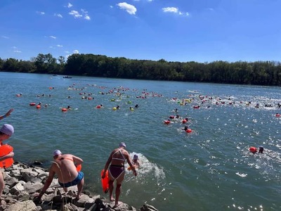 Bratislava má za sebou výnimočnú akciu. Tisícky plavcov sa rozhodlo počas trinásteho ročníka podujatia Trans Danube Swim preplávať cez našu najväčšiu rieku.
