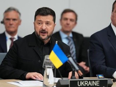 Ukrajinský prezident Volodymyr Zelenskyj v sobotu večer varoval, že Rusko pripravuje nové rozsiahle útoky. Obyvateľov Ukrajiny vyzval, aby prijali preventívne opatrenia. Upozornila na to agentúra DPA. Situáciu sledujeme online