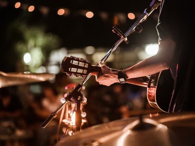 Príchod leta so sebou tradične nesie začiatok viacerých ročníkov známych hudobných a iných festivalov po celom Slovensku. Už počas tohto roka sme sa však mohli presvedčiť, že nie všetky sa musia nevyhnutne uskutočniť. Kým niektorých iných ťažila ekonomická situácia, tých druhých môže byť problém niekde inde. A práve ten druhý problém zaúradoval pri populárnej hudobnej akcii v Chtelnici.
