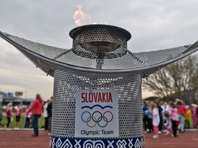 BUDAPEŠŤ – Znie to ako sci-fi, no o desať rokov by sa časť najväčšieho športového sviatku planéty mohla odohrávať priamo na Slovensku. Medzinárodný olympijský výbor (MOV) potvrdil, že o organizáciu Letných olympijských hier v roku 2036 prejavilo záujem sedem krajín. Medzi nimi je aj Maďarsko, ktorého 170-stranový koncepčný dokument počíta s výrazným zapojením slovenských športovísk.