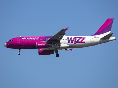 Lietadlo spoločnosti Wizz Air letelo v utorok večer z bulharského Plovdivu do Bratislavy, no počas pristávania muselo tento manéver prerušiť. Airbus A321 vo výške 850 stôp začal stúpať a nakoniec bol odklonený na letisko vo Viedni.