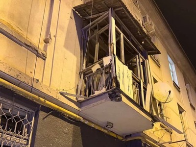 Ruský útok na juhoukrajinské prístavné mesto Odesa zasiahol obytnú budovu a vyžiadal si životy dvoch osôb, informoval v piatok Oleksandr Filatov, zástupca primátora tohto mesta. Informuje o tom agentúra AFP. Situáciu sledujeme online.
