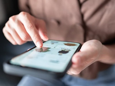 Svetoznámy módny e-shop ABOUT YOU otvára dvere slovenským predajcom. Svoj Marketplace spúšťa už aj na Slovensku. Slovenskí predajcovia módy tak môžu odteraz predávať svoje produkty priamo zákazníkom na domácom trhu prostredníctvom tejto platformy. Informuje o tom komunikačné oddelenie spoločnosti, ktoré predajcom sľubuje rýchlejší prienik na európsky trh.