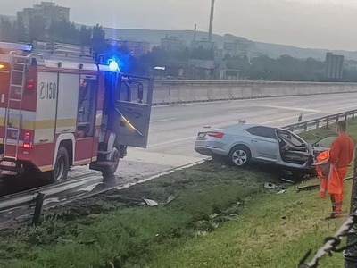 Na diaľnici D1 pri Liptovskom Mikuláši v smere na Poprad došlo k vážnej dopravnej nehode. Cesta je neprejazdná. Na sociálnej sieti o tom informuje Krajské riaditeľstvo Policajného zboru v Žiline.