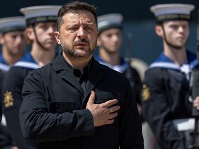 Ukrajine kriticky ubúdajú rakety protivzdušnej obrany, zatiaľ čo Rusko zvyšuje počet balistických útokov. Prezident Volodymyr Zelenskyj však tvrdí, že Kyjev má spôsob, ako situáciu obrátiť. Namiesto čakania na ruské rakety ich chce ničiť ešte pred odpálením. Od Spojených štátov podľa neho nepotrebuje obrovské dodávky zbraní, ale inú formu pomoci.