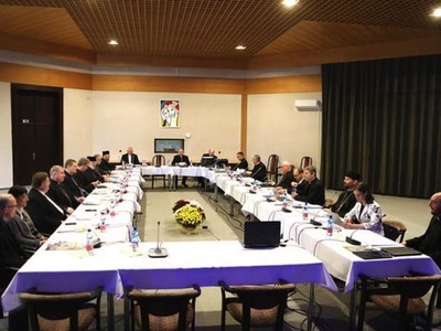 Konferencia biskupov Slovenska (KBS) má nového predsedu. Slovenskí biskupi si na svojom 115. plenárnom zasadnutí v Badíne zvolili na najbližšie štyri roky bratislavského arcibiskupa metropolitu Mons. Stanislava Zvolenského. O výsledku tajnej voľby informovala Tlačová kancelária (TK) KBS.