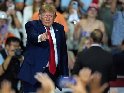 WASHINGTON – Americký prezident Donald Trump sa počas predvolebného zhromaždenia pustil do európskej krajiny, ktorú označil mimoriadne hrubým výrazom. Vyhlásil tiež, že jej obyvateľov v Spojených štátoch nechce. Za jeho slovami stojí sklamanie z prestížneho ocenenia, ktoré tento rok opäť nezískal.