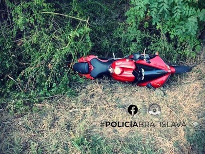 Záver pracovného týždňa sa niesol v znamení tragédie. Na Záhorí vyhasol život motorkára.