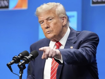 Americký prezident Donald Trump vyhlásil, že Spojené štáty by mohli už čoskoro zaútočiť na iránsky podzemný jadrový komplex Pickaxe Mountain. Tvrdí, že Teherán sa snaží pokračovať v jadrovom programe a Washington je pripravený zasiahnuť „veľmi silno“, ak to bude považovať za potrebné.