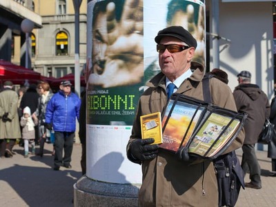 WARWICK – Jehovovi svedkovia po desaťročiach upravili jedno zo svojich najznámejších a kontroverzných náboženských pravidiel. Veriaci budú môcť podľa vlastného svedomia rozhodnúť, či pri liečbe prijmú hlavné zložky krvi od iného človeka. Zmena sa týka aj darcovstva. Jedna zásadná hranica však zostáva: organizácia naďalej odmieta transfúziu celej krvi od darcu.
